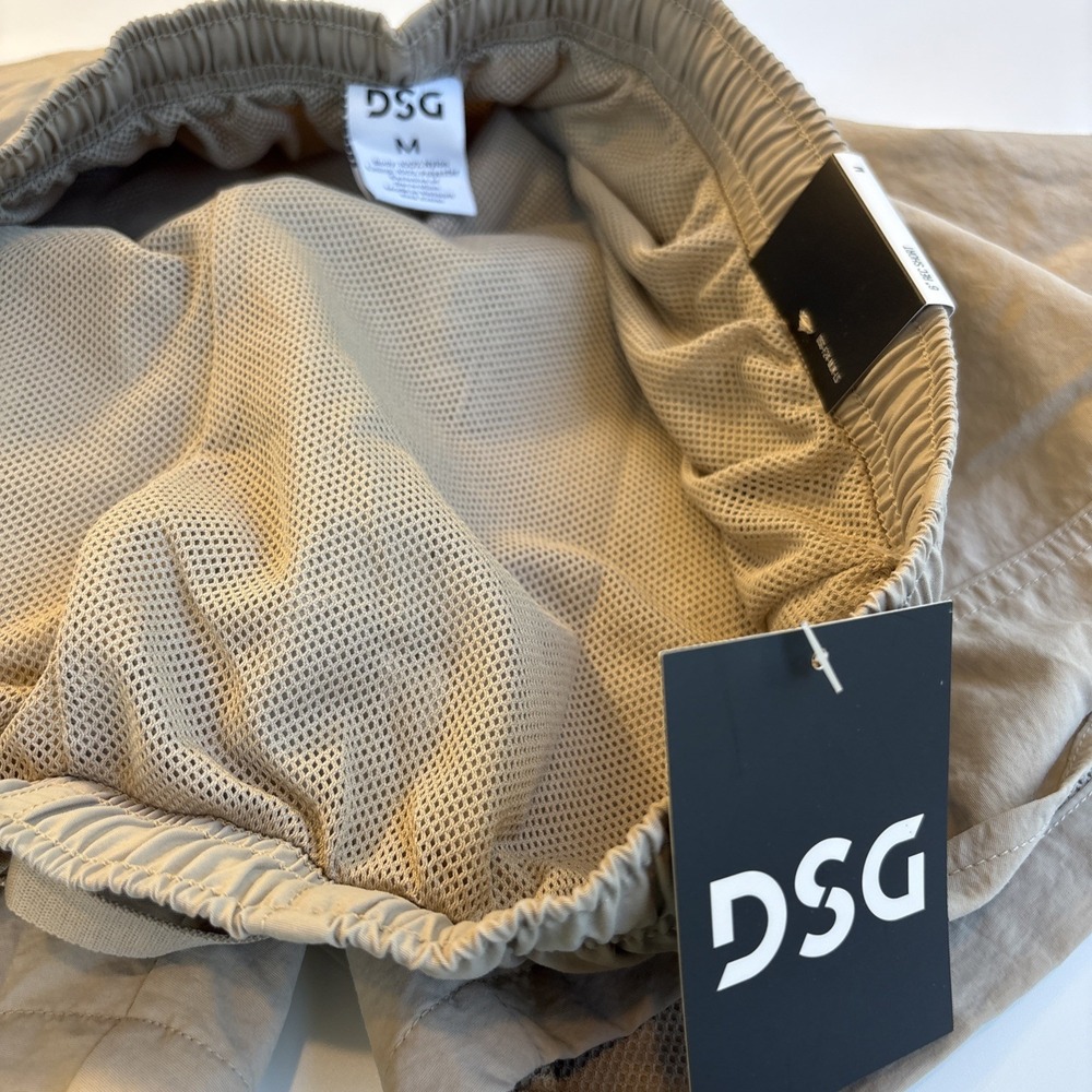 DSG Mens 6" Rec‎ Short Khaki Size Medium Water Repellent Relaxed Fit Lightweight - Picture 4 of 5
